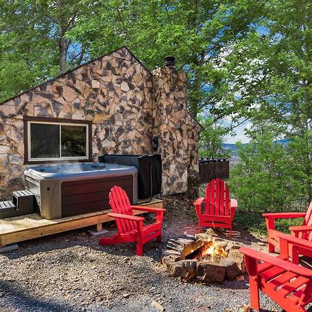 Amazing Views, Hot Tub, Fire Pit, Deck & Fireplace Inwood Экстерьер фото