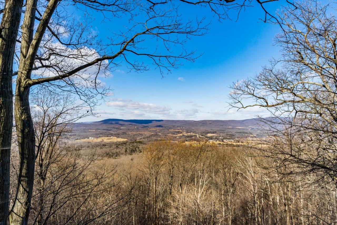 Amazing Views, Hot Tub, Fire Pit, Deck & Fireplace Inwood Экстерьер фото