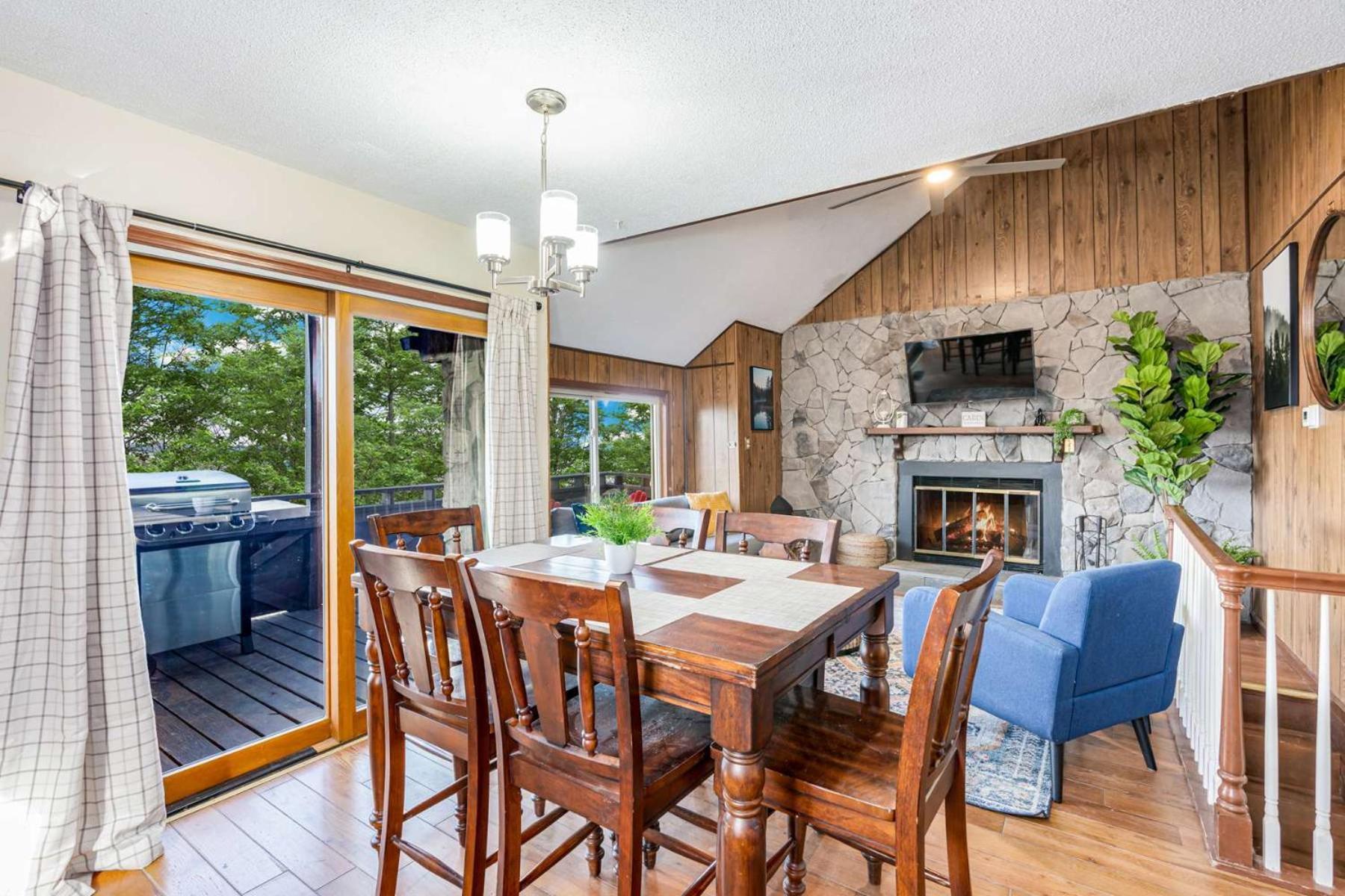 Amazing Views, Hot Tub, Fire Pit, Deck & Fireplace Inwood Экстерьер фото